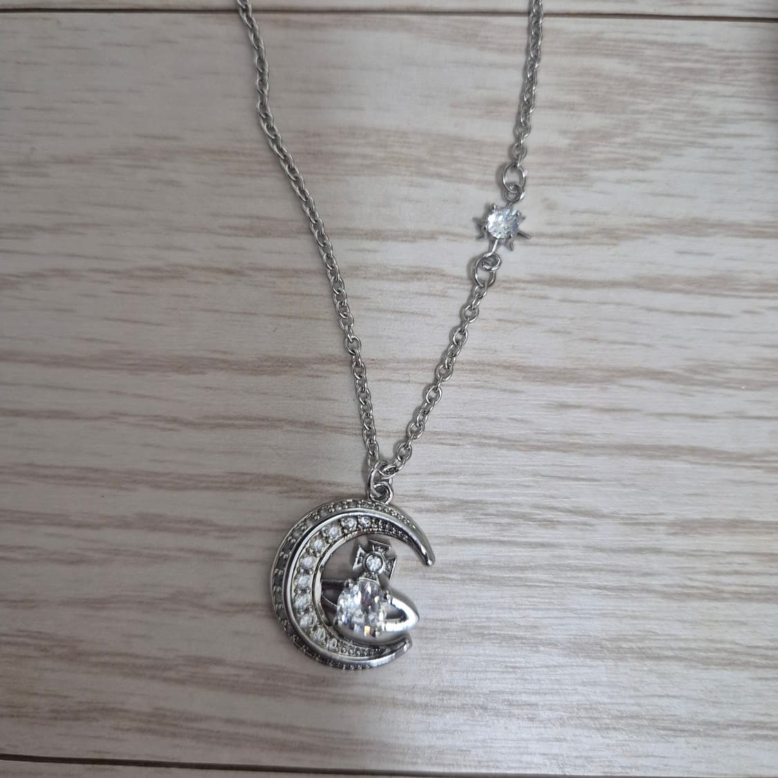 비비안웨스트우드 도리나 달 목걸이 상품이미지3