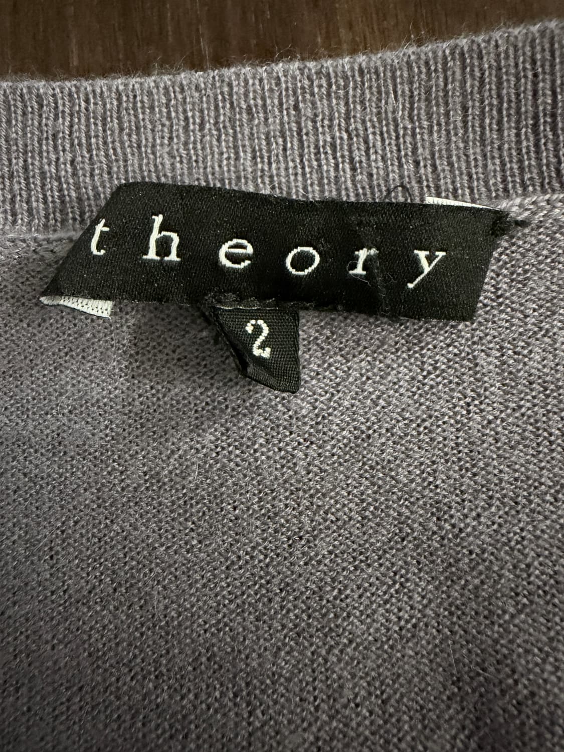 띠어리 연보라 딥브이넥 캐시미어 니트 상품이미지4