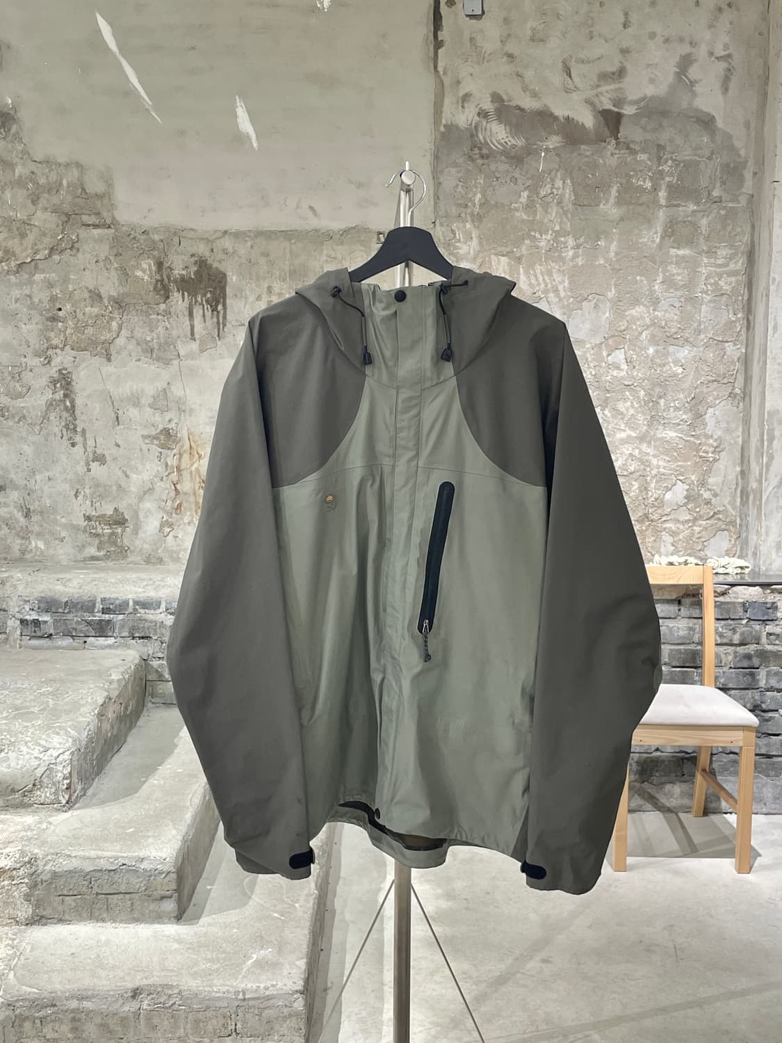 마운틴 하드웨어 카키 고어텍스 벤틸레이션 나일론 자켓 상품이미지1