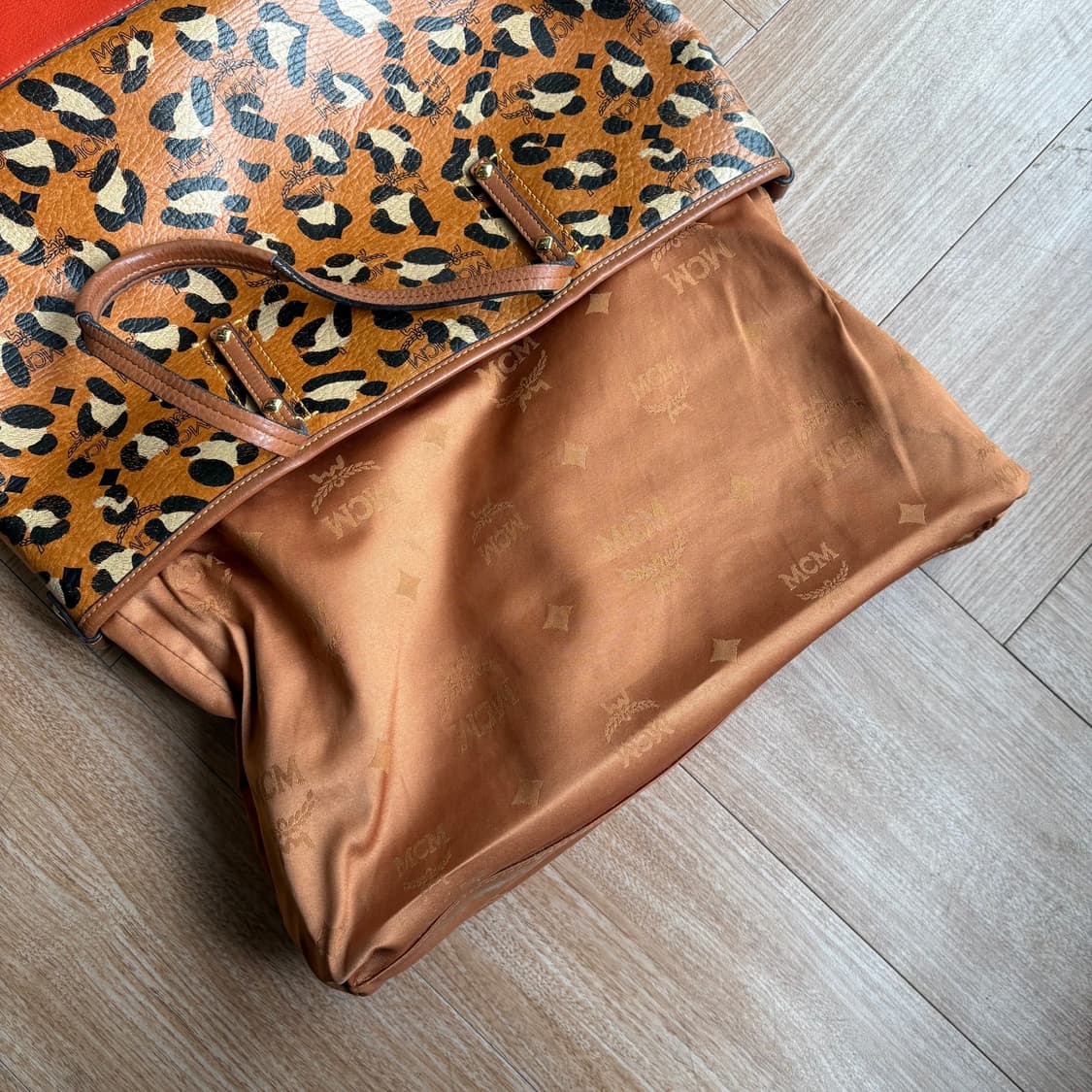 MCM 엠씨엠 레오파드 토트백 상품이미지9