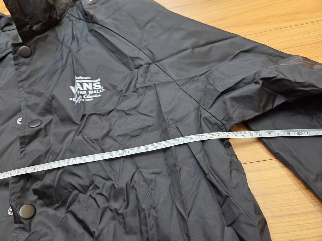 반스 코치 자켓 블랙 색상 M사이즈 판매합니다. 겉감은 폴리에스터 100 상품이미지4