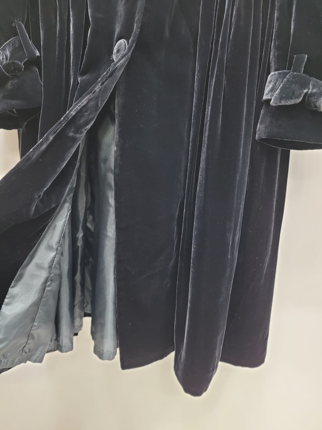 OBZEE 오브제 벨벳 원피스 코트 / 여 85-96-160 블랙네이비
 상품이미지4