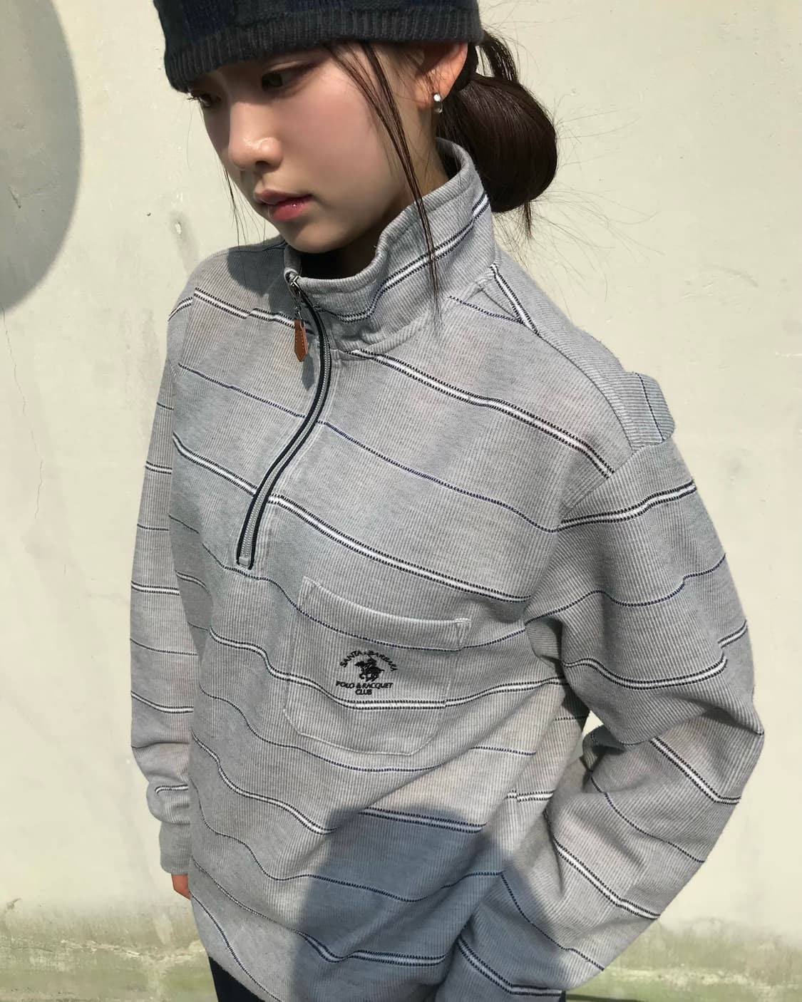 그레이 스트라이프 하프 집업 티셔츠  상품이미지2