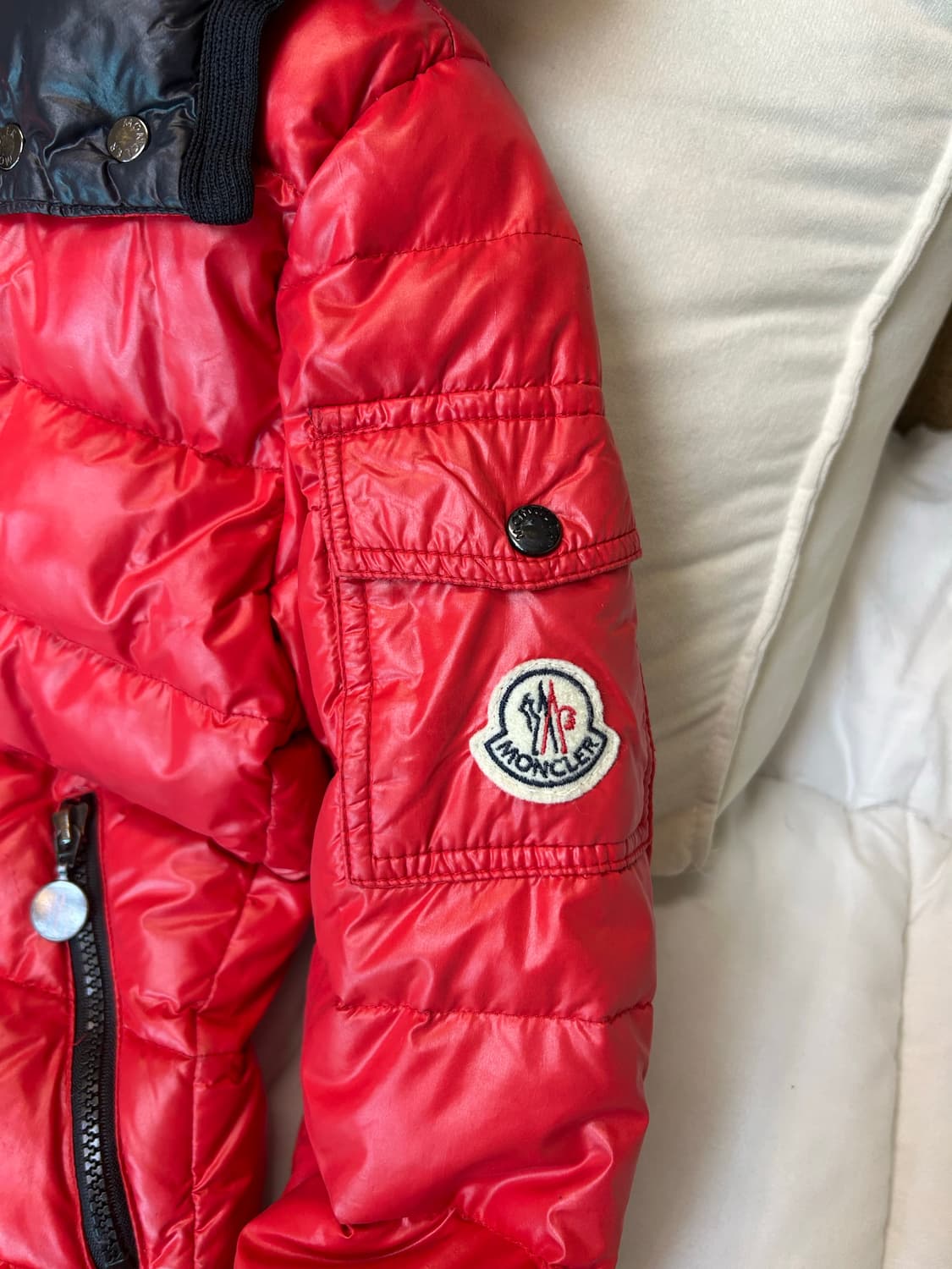 몽클레어 키즈 레드 유광 후드 다운패딩(8세/128cm) 상품이미지3