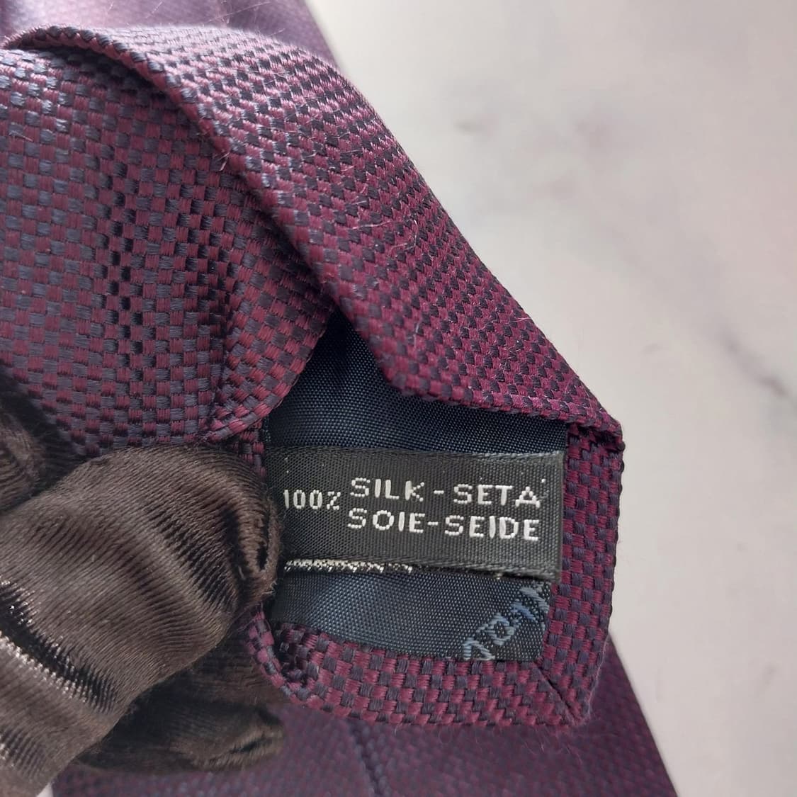 페라가모 실크 퍼플 자수 로고 넥타이 8.3cm A+등급 K1504
 상품이미지9