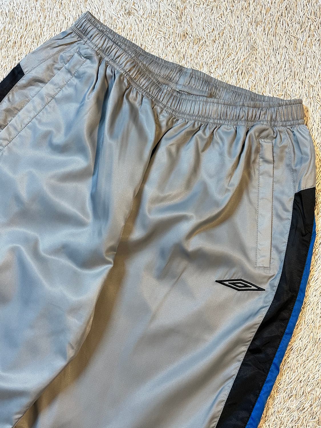 엄브로 UMBRO 올드스쿨 사이드라인 나일론 트랙팬츠 상품이미지1