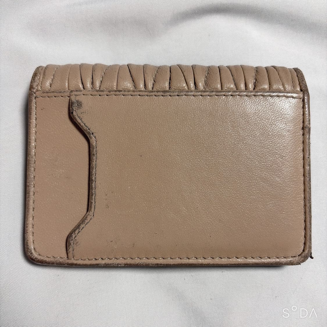 미우미우 마테라쎄 카드지갑 베이지 상품이미지2