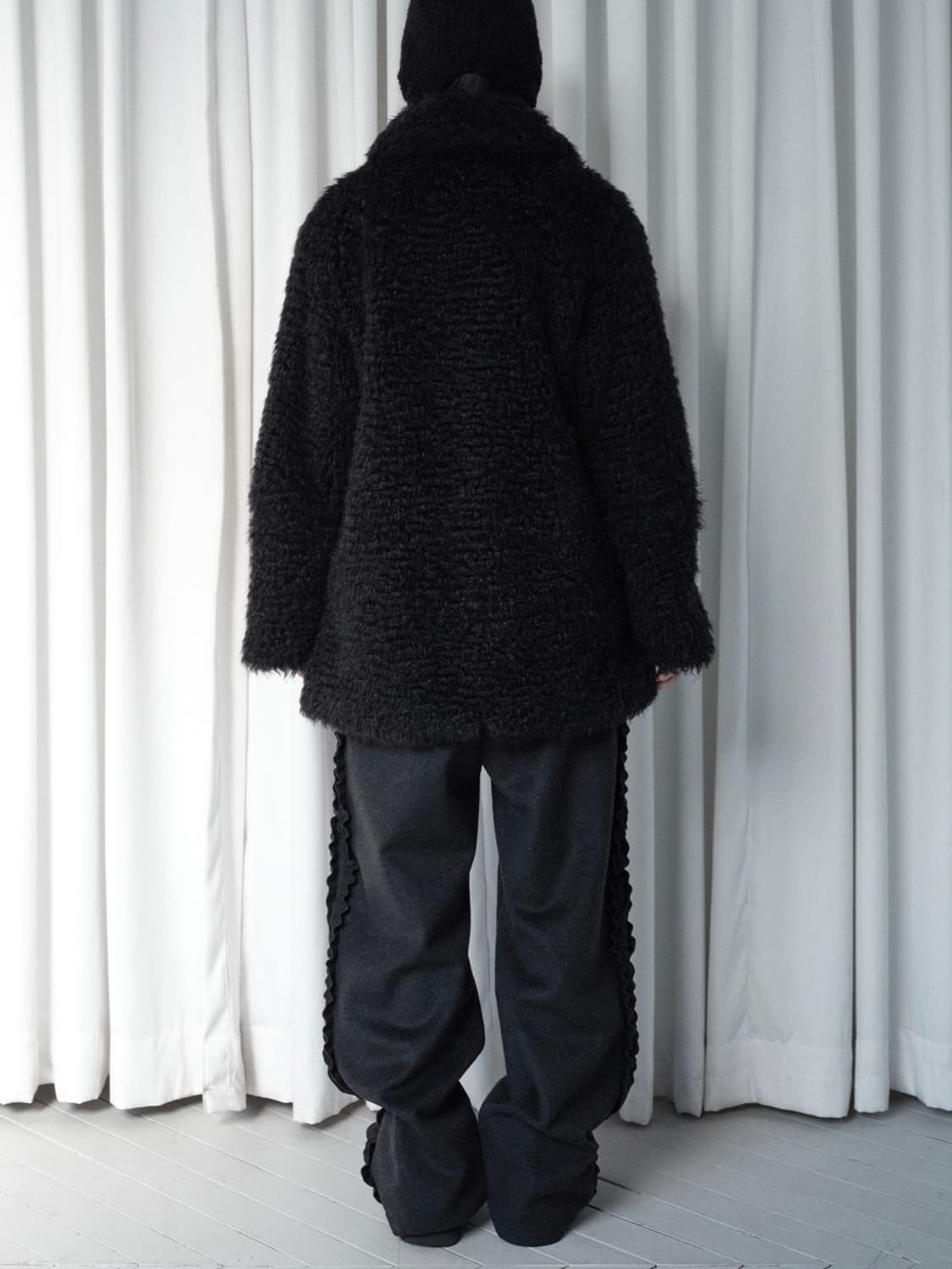 Saengin NIMBUS TOGGLE FUR COAT - BLACK 상품이미지4