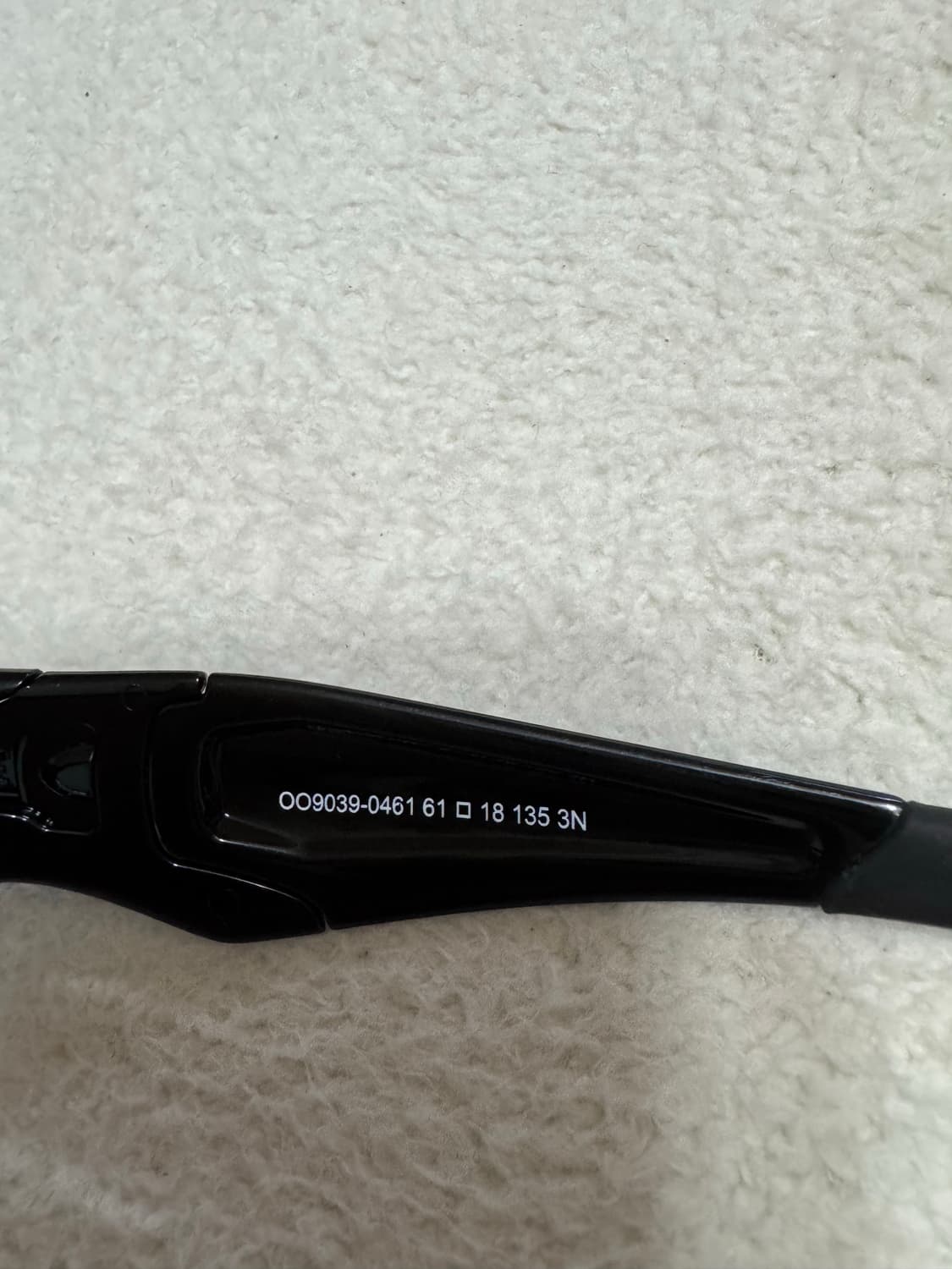 새상품 오클리 x 새티스파이 스트레이트 자켓 폴리쉬드 블랙 상품이미지3