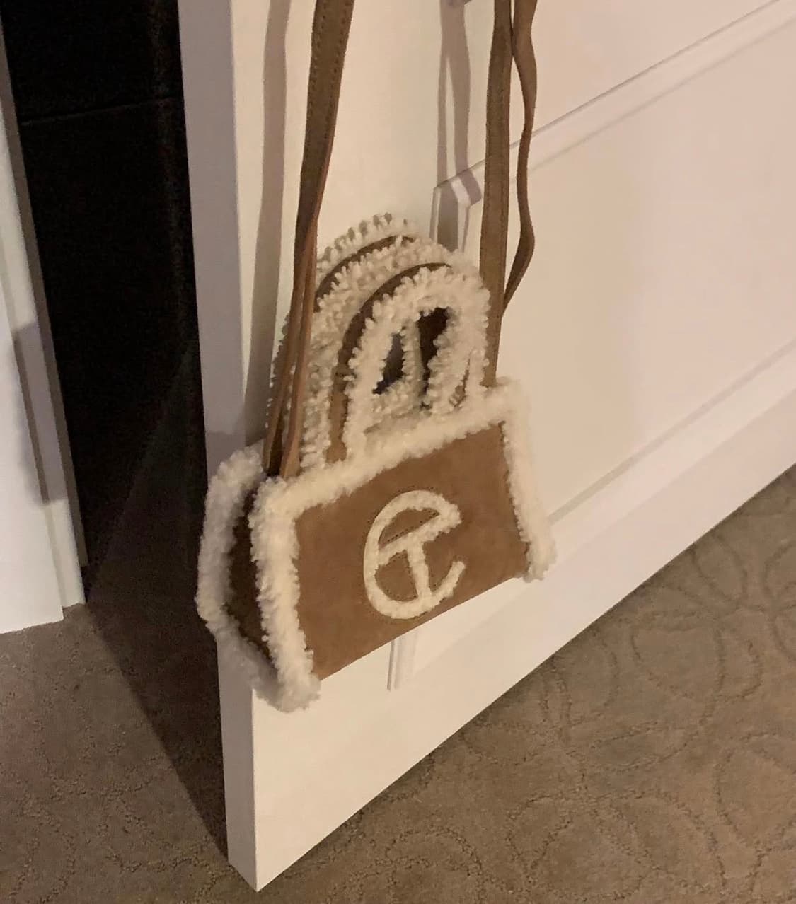 텔파 어그 콜라보 미니백 스몰 체스트넛 상품이미지1