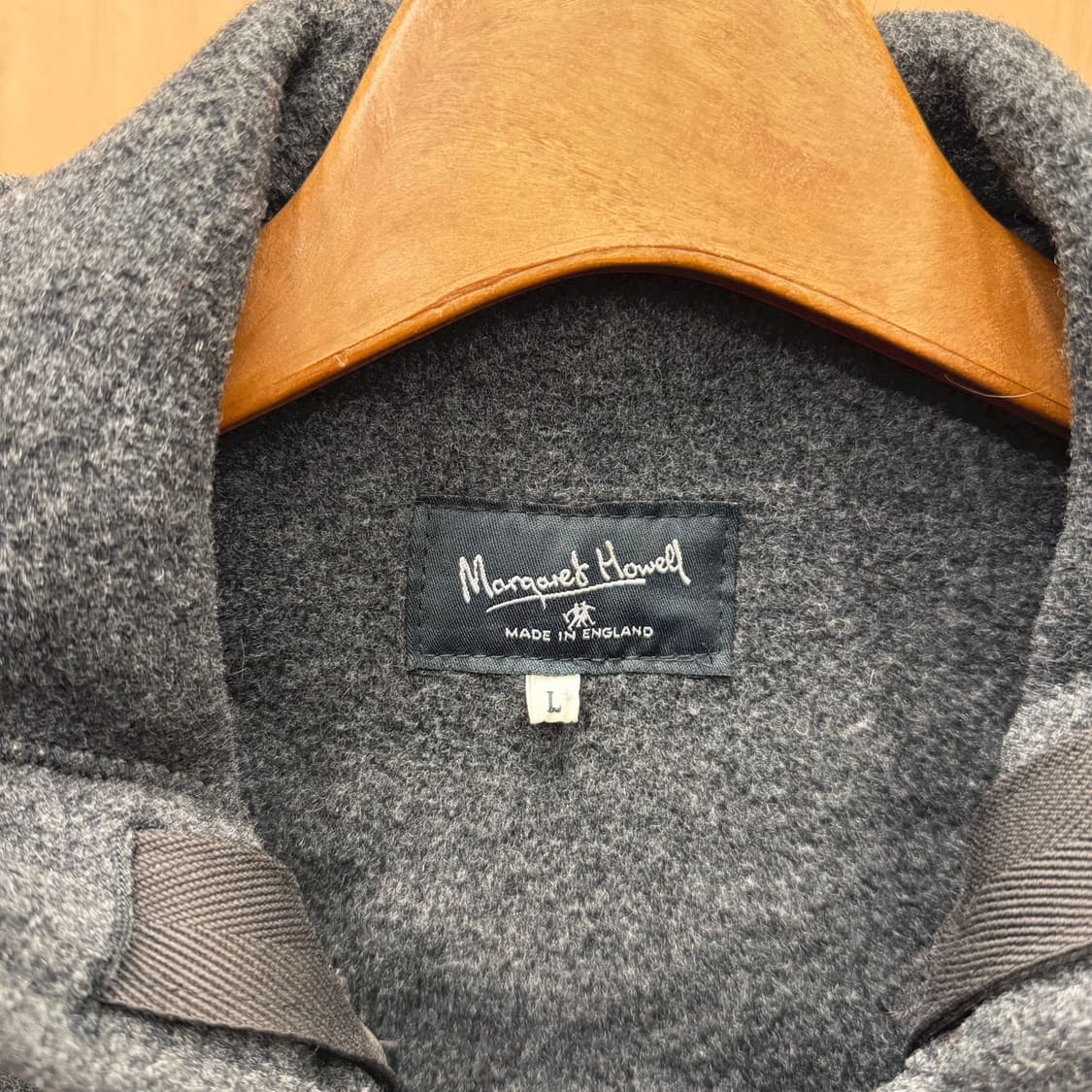 마가렛호웰 후드 더플 코트 토글 여밈 디테일 레귤러핏 차콜 그레이 상품이미지6