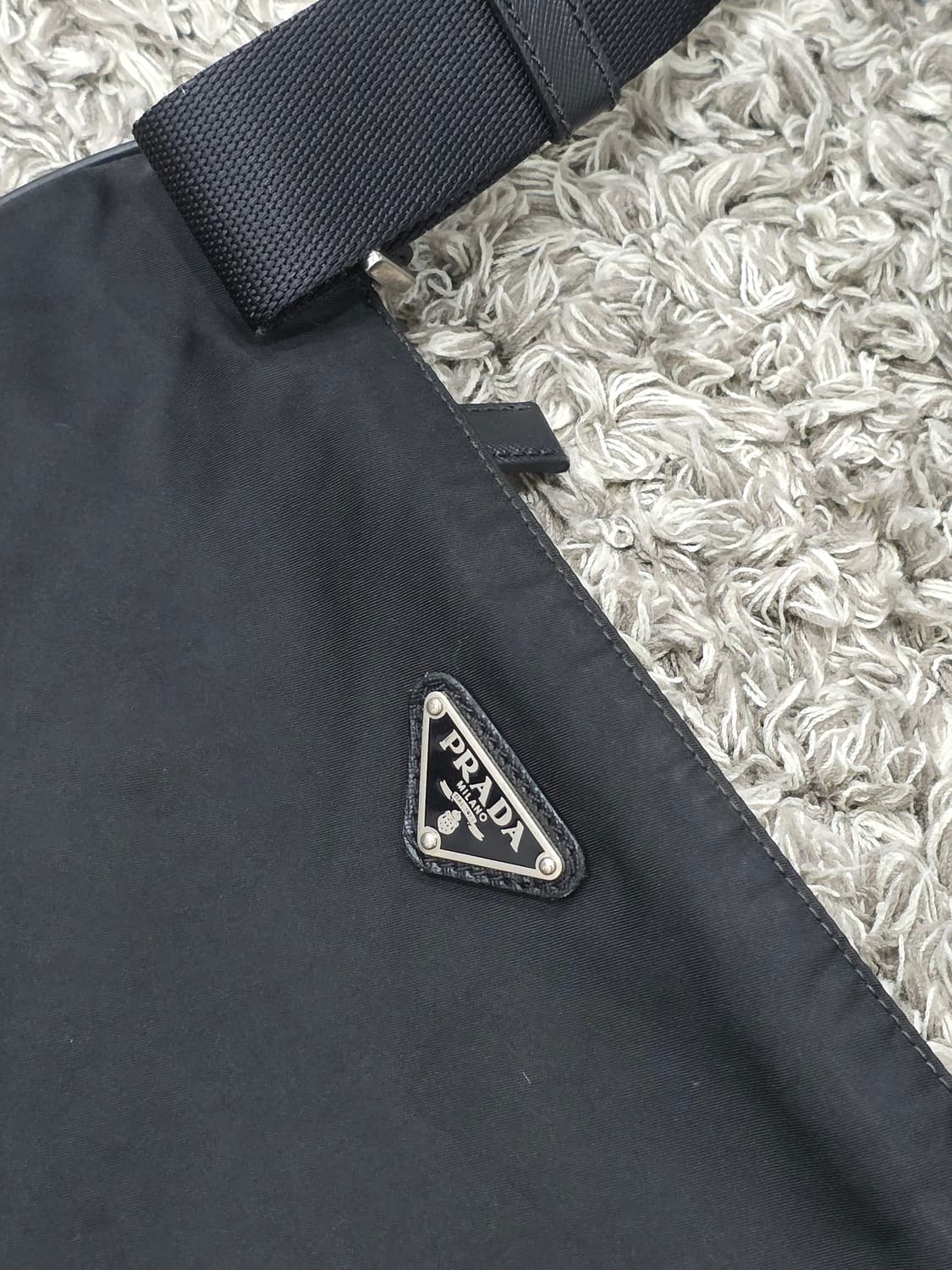 프라다 포코노 나일론 크로스백 메신저백(남녀공용 상태최상) 상품이미지3