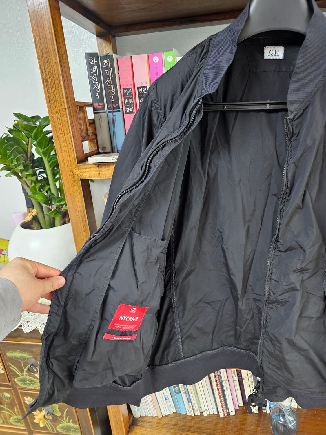 새상품급]씨피 CP컴퍼니 나일론 봄버 자켓 팔아요 ma1 마원 바람막이  상품이미지4