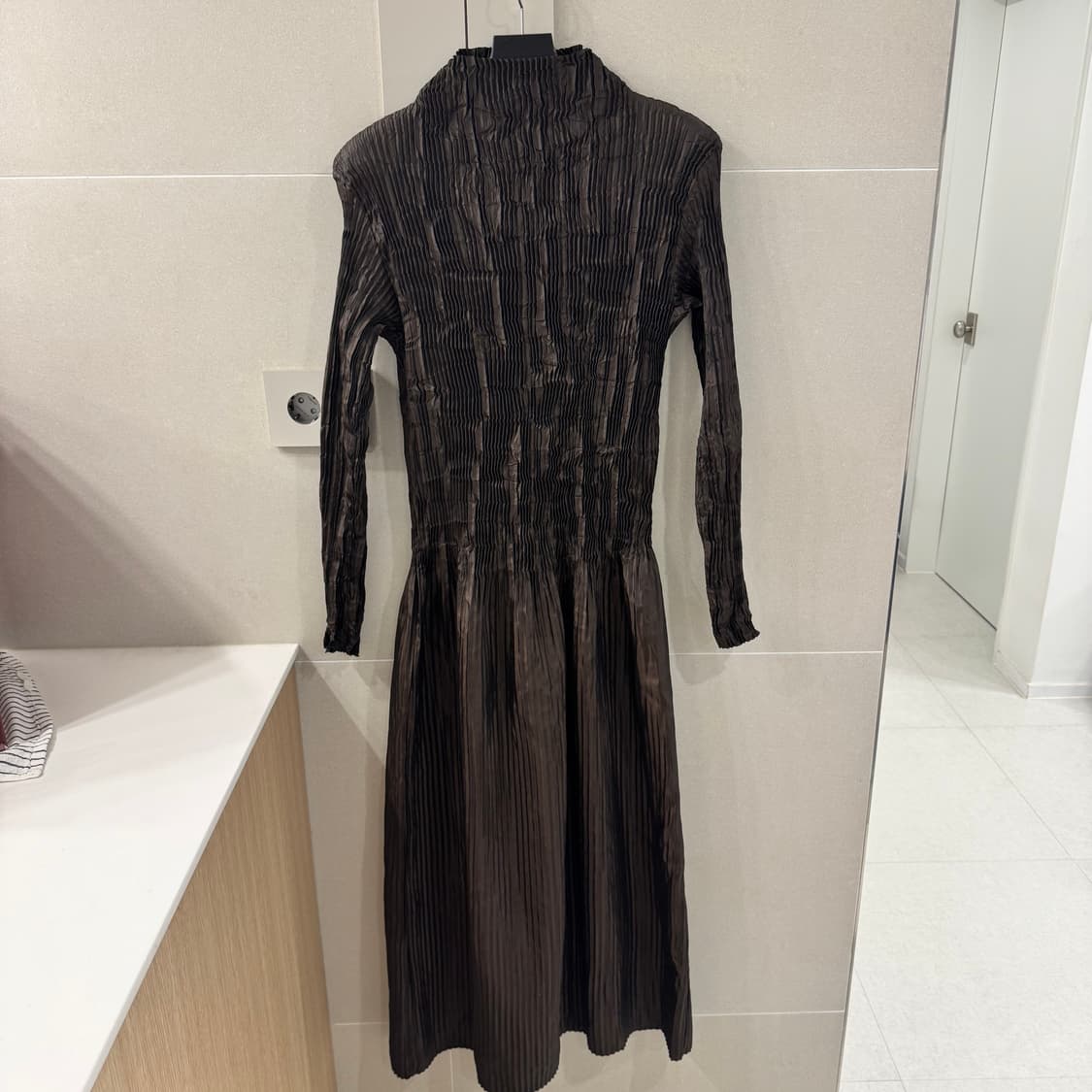 스피치오 플리츠 롱원피스 상품이미지1