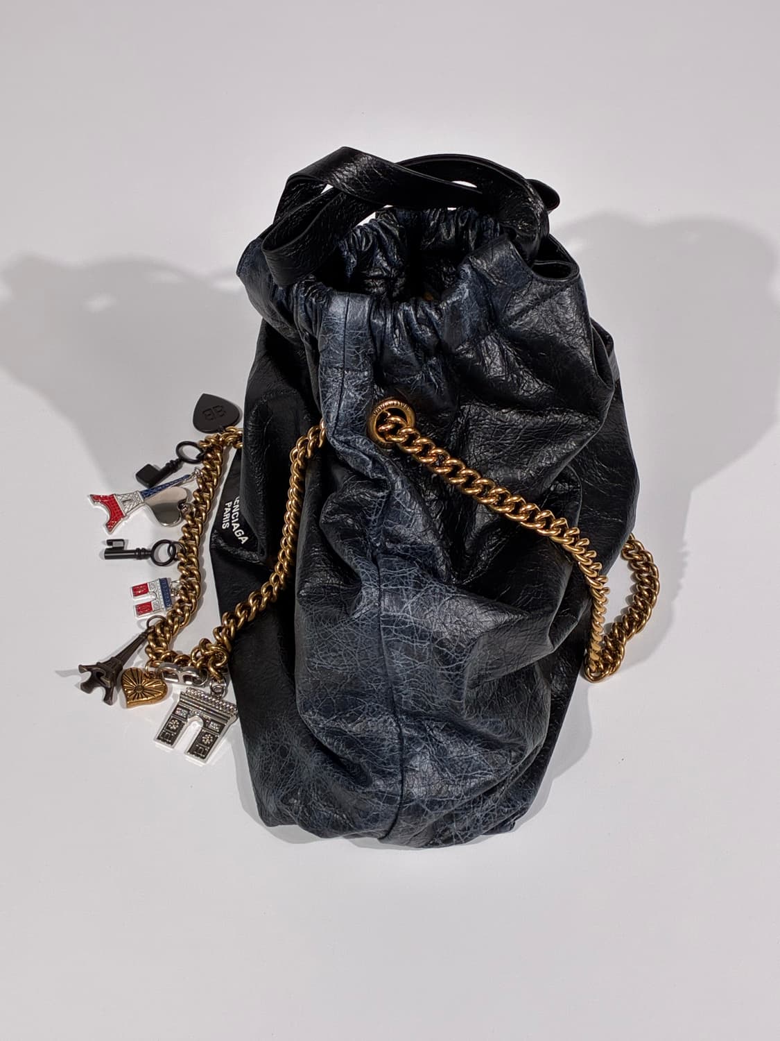 발렌시아가 크러쉬 미디엄 더티 이펙트 수베니어 참 토트백 블랙 상품이미지2