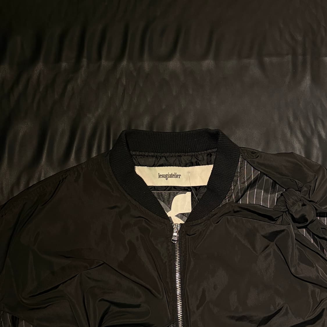 르수기아뜰리에 리본 매듭 크롭 봄버 점퍼 상품이미지3