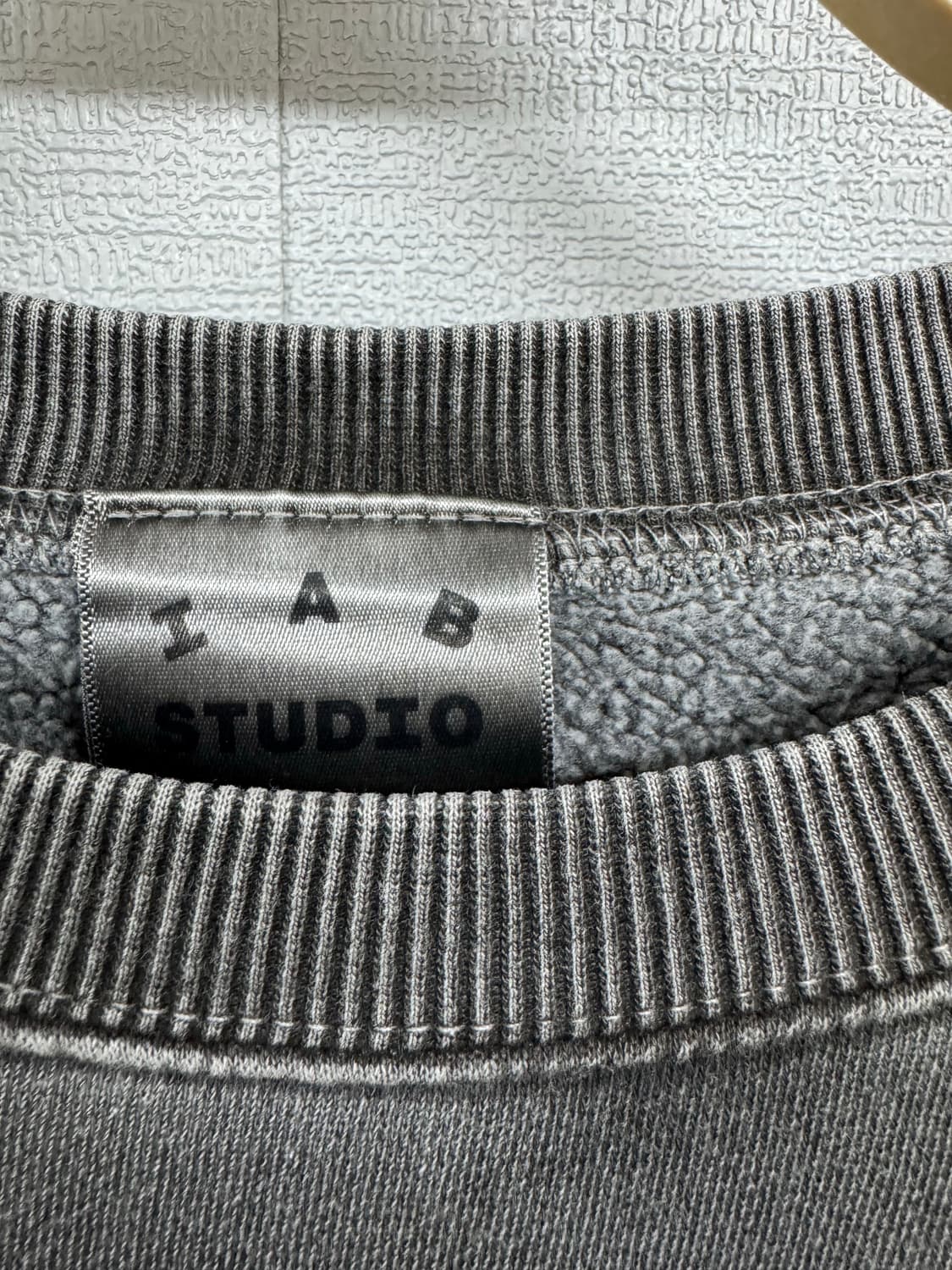 아이앱 스튜디오 피그먼트 스웨트 맨투맨 상품이미지3