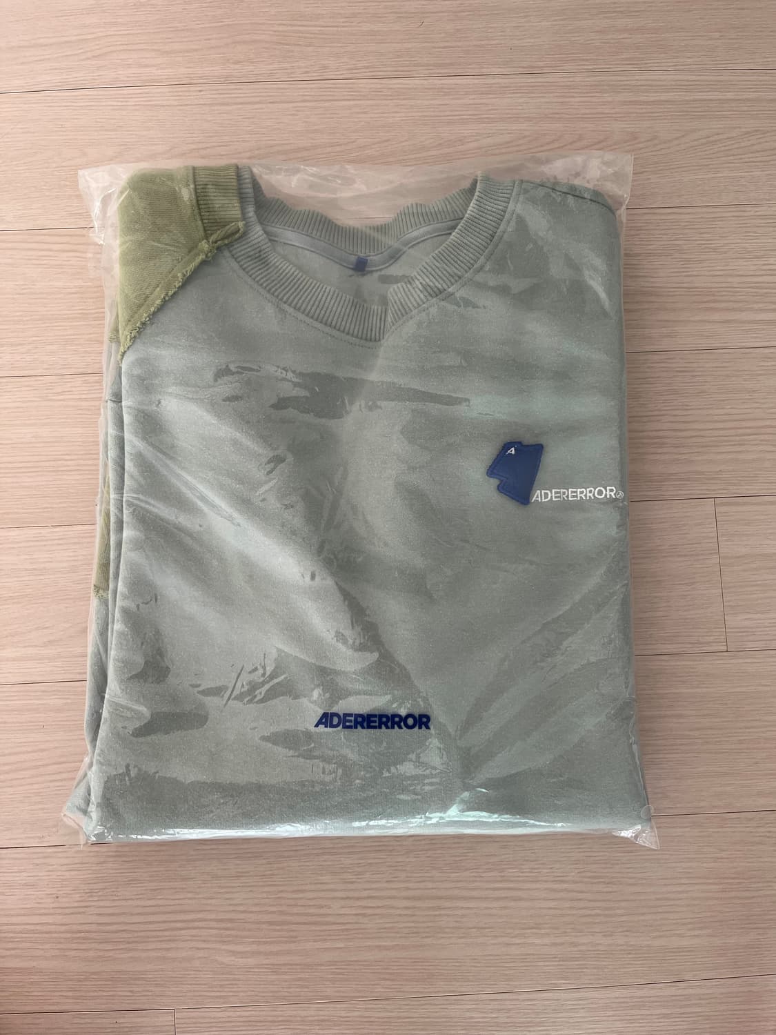 아더에러 맨투맨 스웻셔츠 A1 사이즈 팝니다 상품이미지6