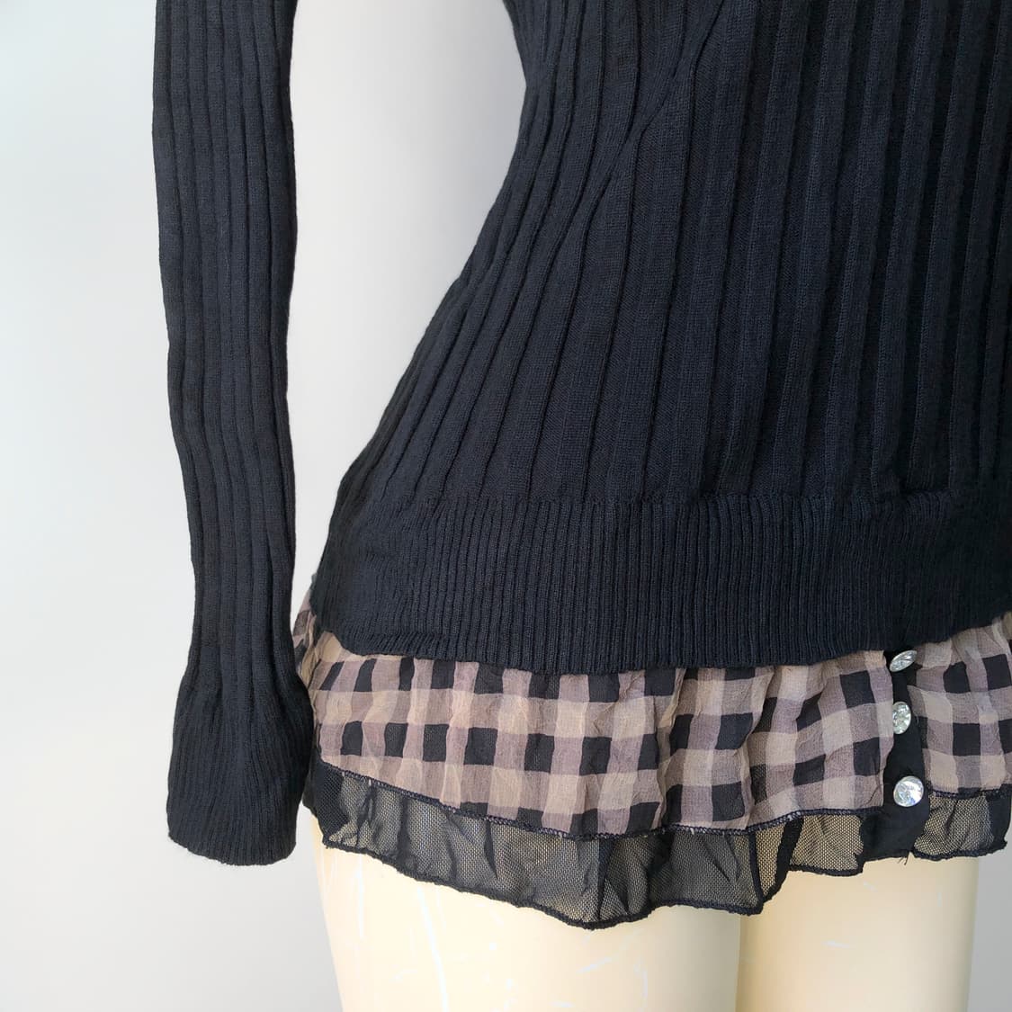 블랙 체크 러플 블라우스 니트 탑 상품이미지2