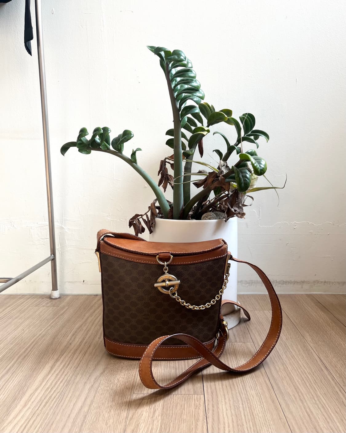 셀린느 마카담 서클로고 버켓백 상품이미지1