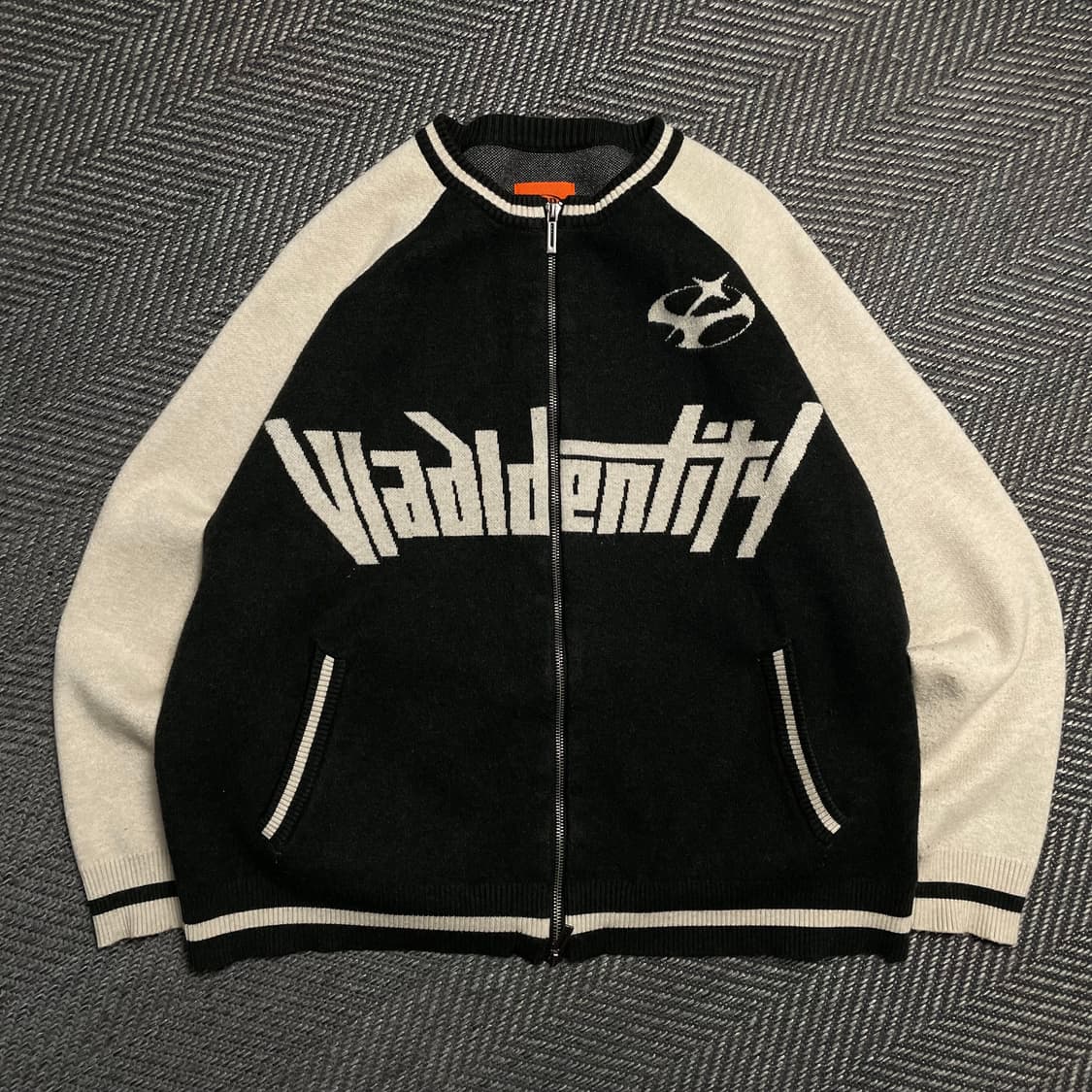 디미트리블랙 아트웍 빅로고 투웨이 레글런 니트 집업y 5089 상품이미지2