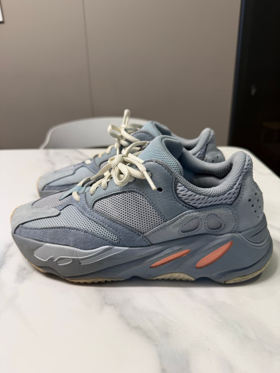 이지부스트 700 이너시아 250 정품 상품이미지2