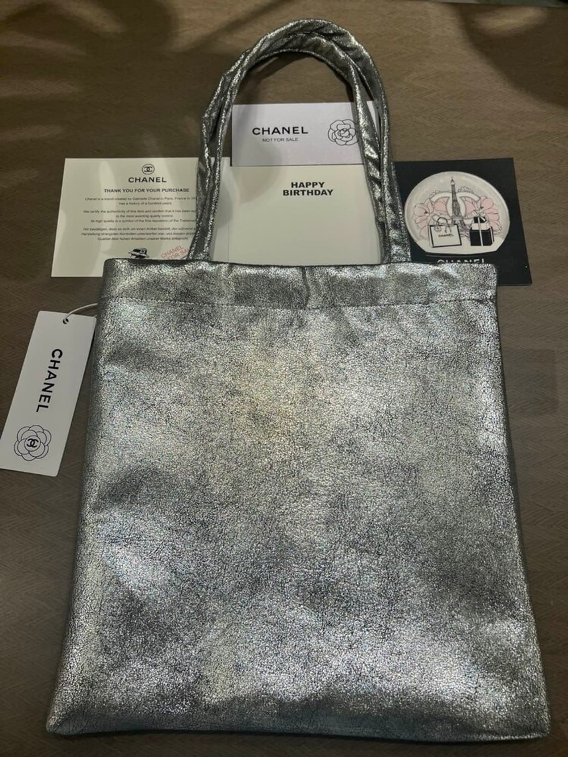 샤넬뷰티 기프트 빈티지 실버 하트 에코백 상품이미지3