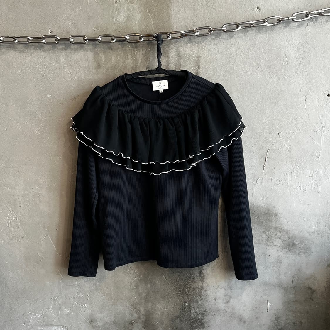 랑방 엔 블루 러플 케이프 탑 상품이미지1