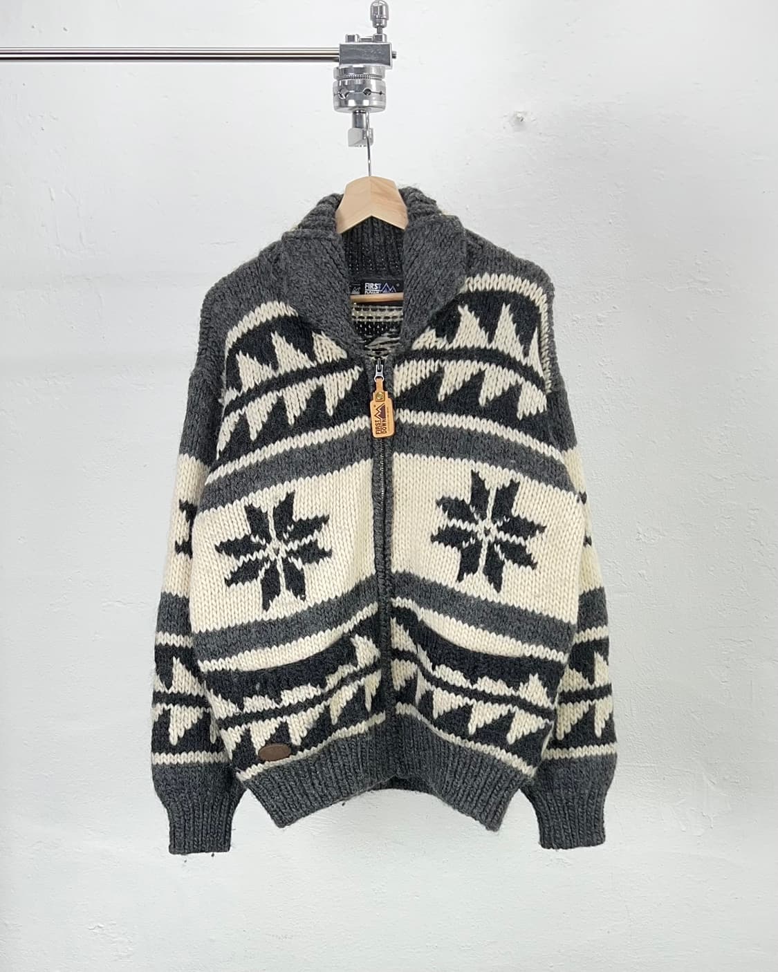 퍼스트 다운 카우보이 헤비 울 숄 카라 니트 코위찬 상품이미지1