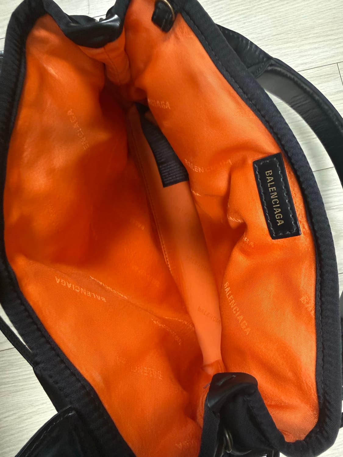 발렌시아가 카바스백 xs 상품이미지5