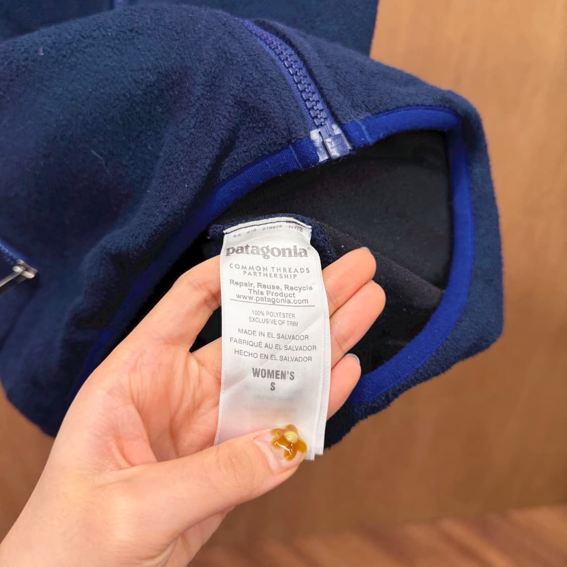 파타고니아 신칠라 플리스 집업 베스트 플립 포켓 디테일 레드 네이비 상품이미지7