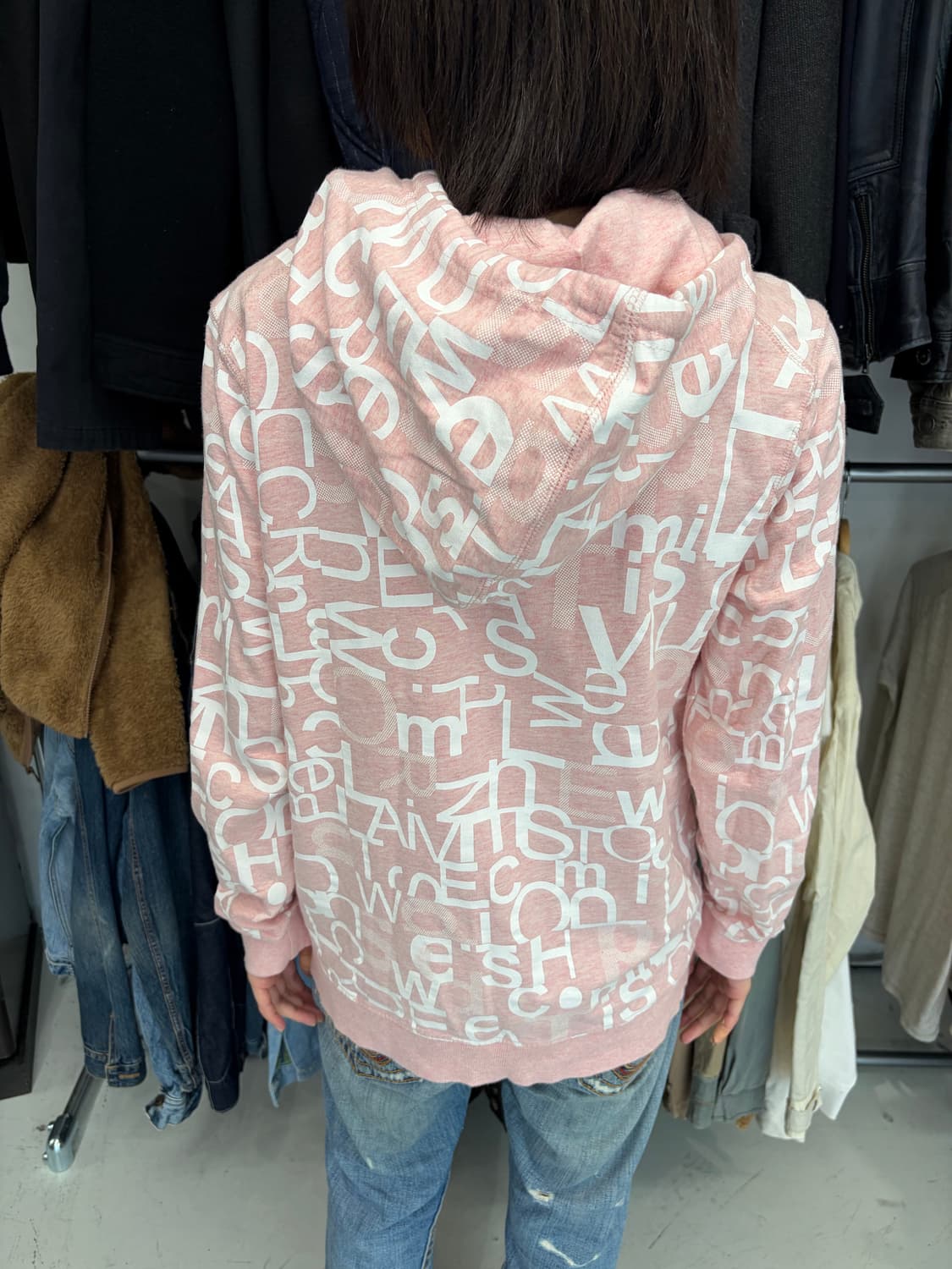Clride.n 핑크 올오버 타이포 그래픽 집업 후드  상품이미지4