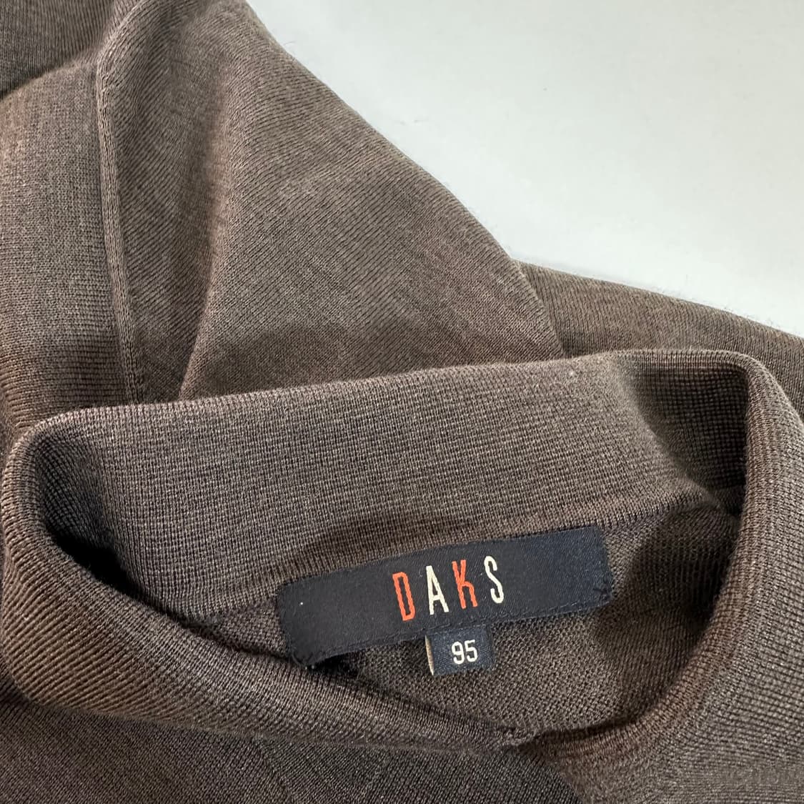 95 닥스 딥브라운 얇은모100% 니트 긴팔카라티 상품이미지4