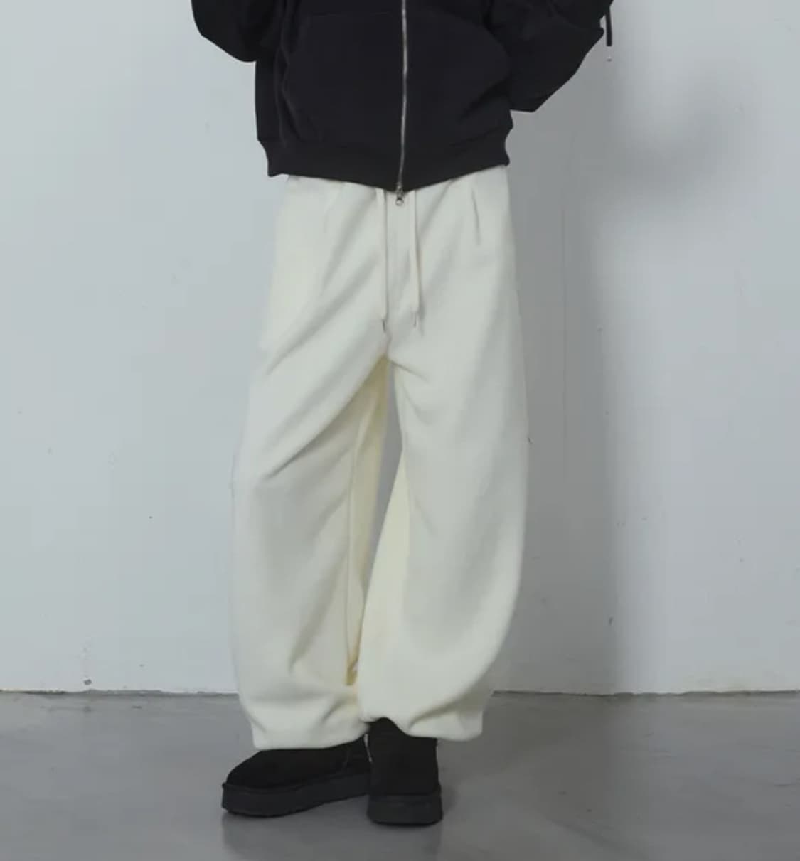 칙스 플리스 사이드 핀턱 벌룬 조거 팬츠 아이보리 상품이미지3