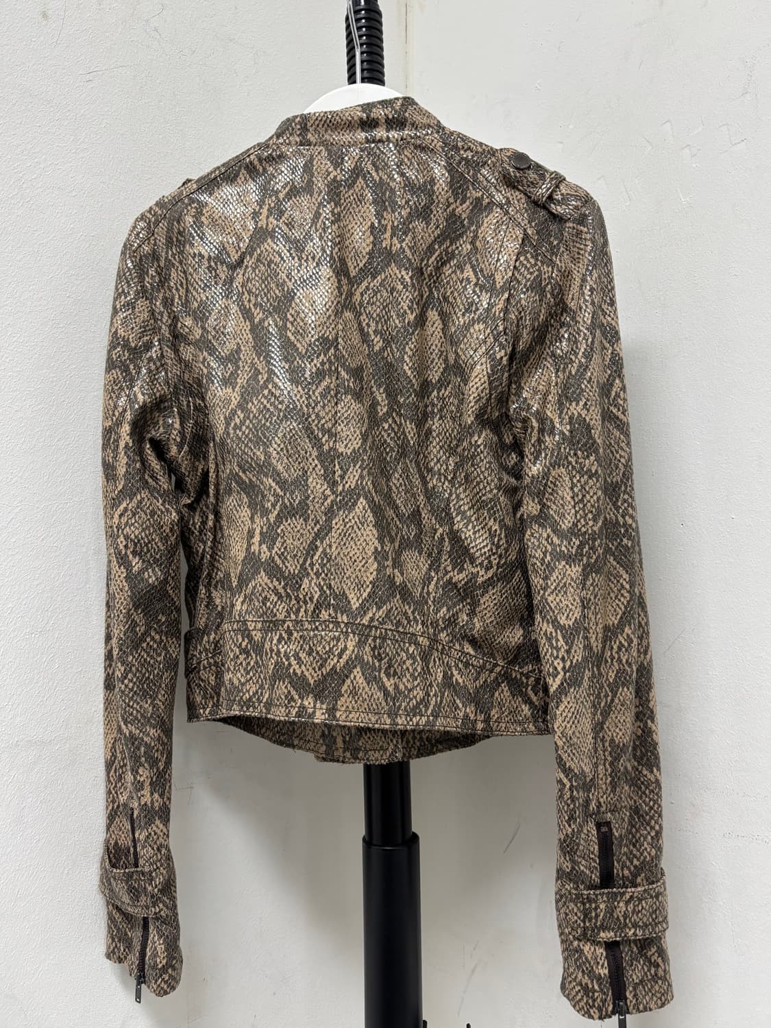 [GGPX]Snake Pattern 00’s Slim Fit Neck D 상품이미지10