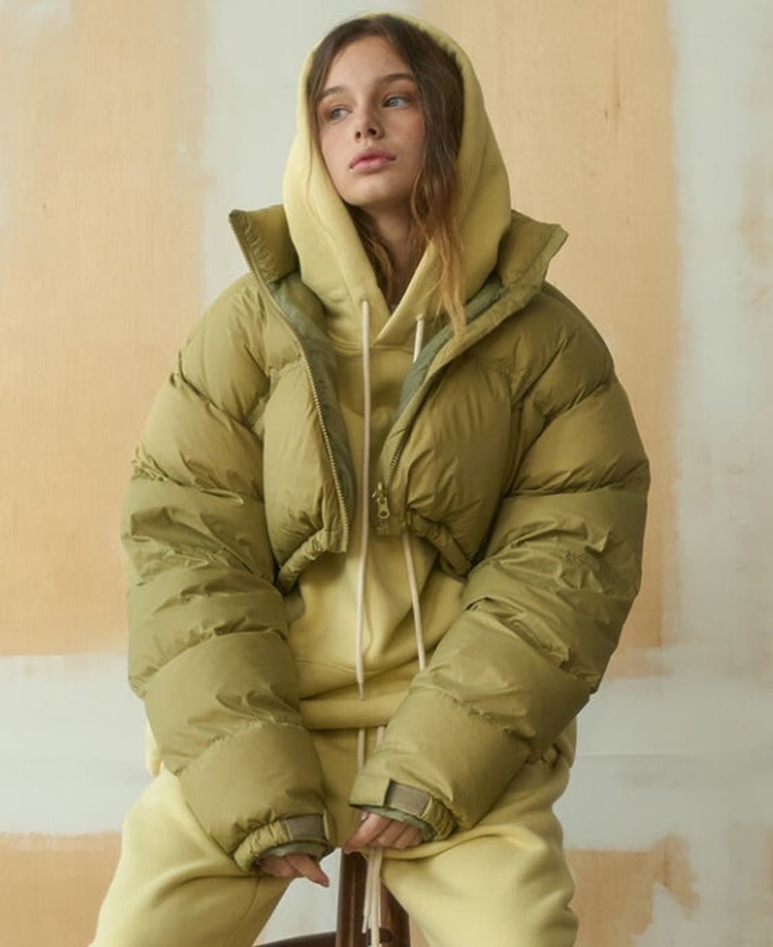 아우어솔티 숏패딩 크롭 패딩 올리브색 상품이미지1