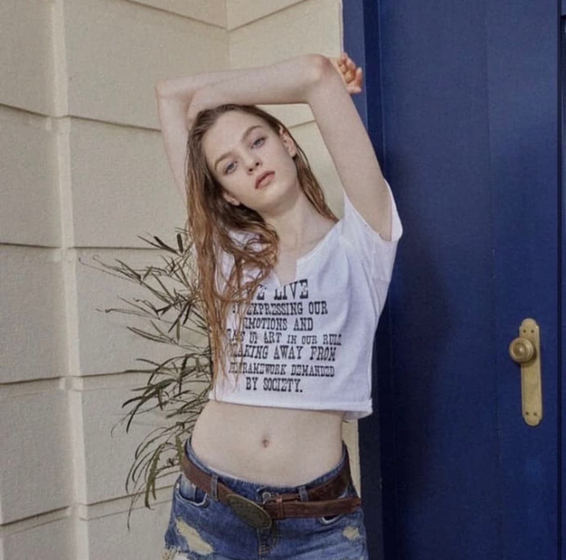 보헤미안서울 넥 컷팅 빈티지 티셔츠 상품이미지1