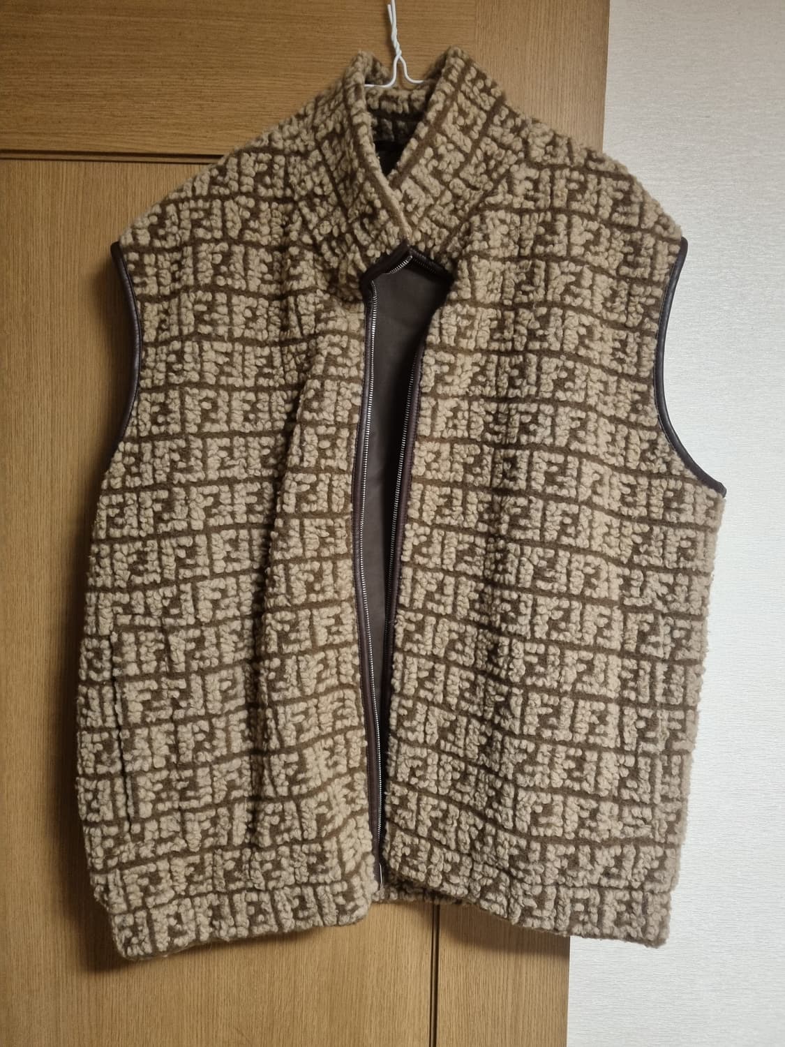 펜디 양가죽 조끼 52사이즈 상품이미지1