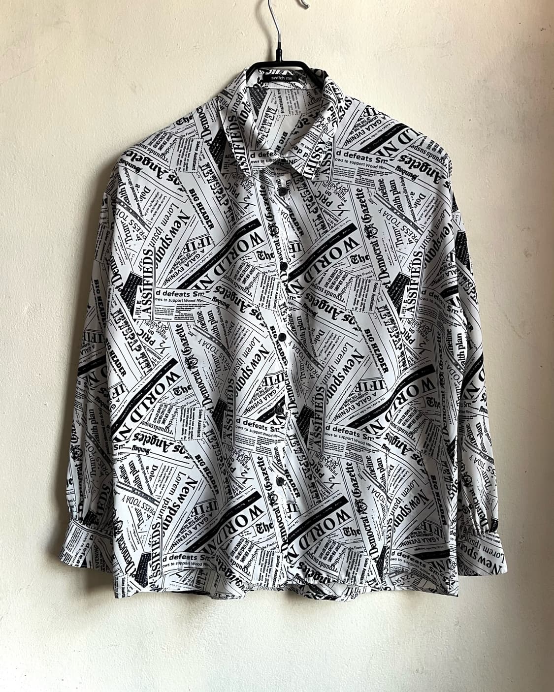 90-00s Switch me Newspaper Pattern Shirt 상품이미지3