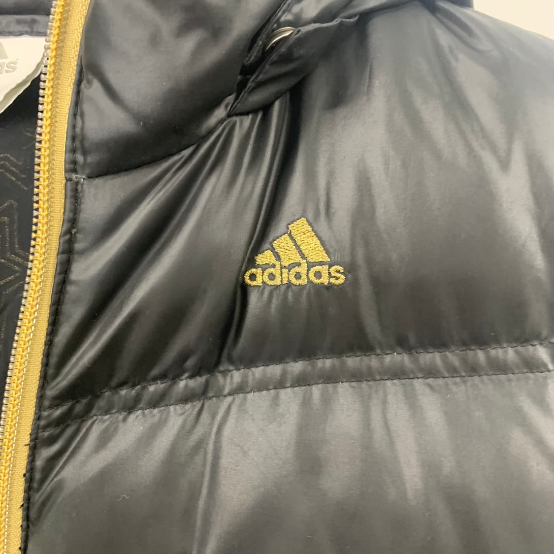 아디다스 00s 유광 블랙 패딩 상품이미지4