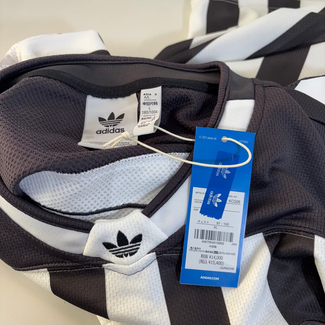 택달린새것 아디다스오리지날 검흰 팀93 브이넥져지 상품이미지4