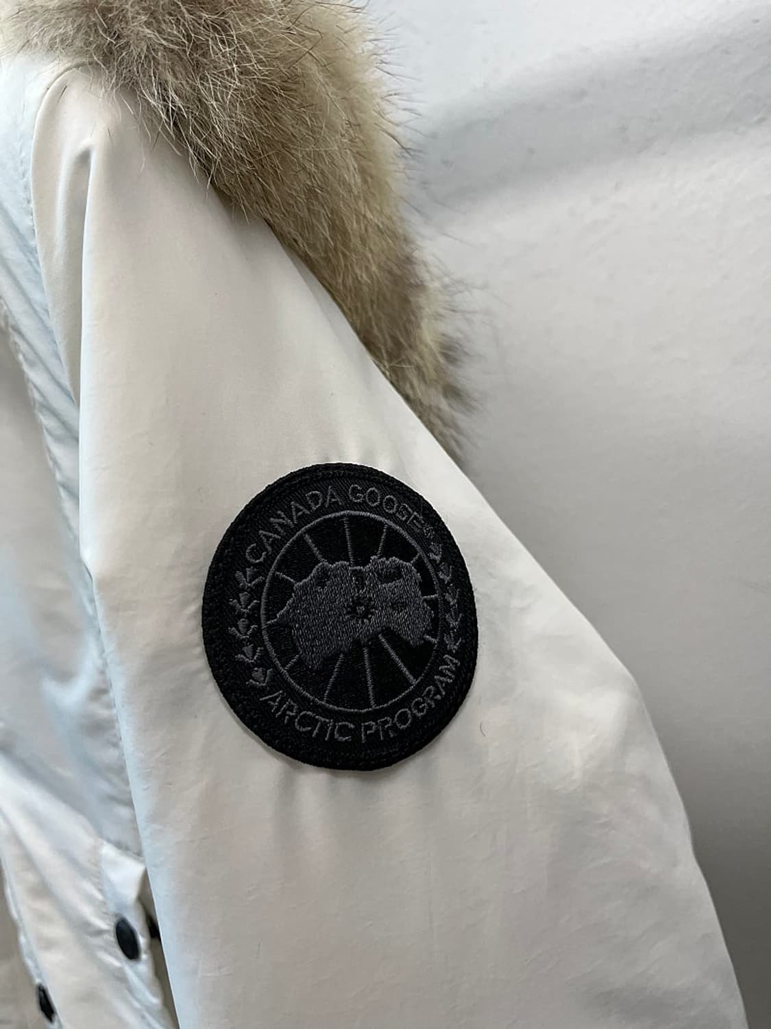 여) 캐나다구스 블랙와펜 롱패딩 상품이미지4