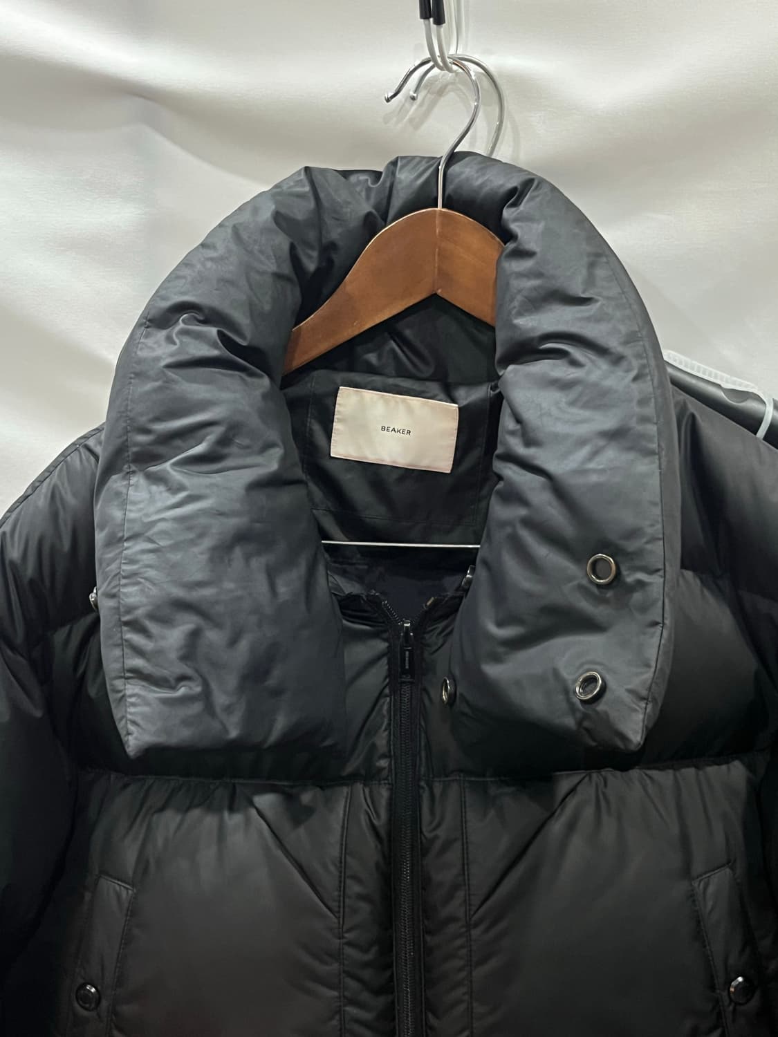 비이커 구스다운 오버핏 패딩 블랙 2 상품이미지3