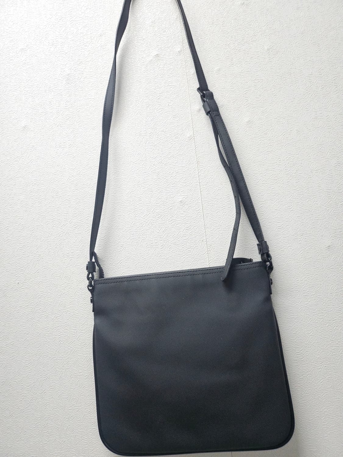 라코스테 블랙 크로스백 가방  27*25 상품이미지3