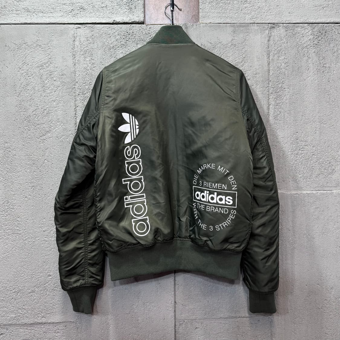 아디다스 오리지널스 카키 봄버 자켓 (S)   상품이미지5