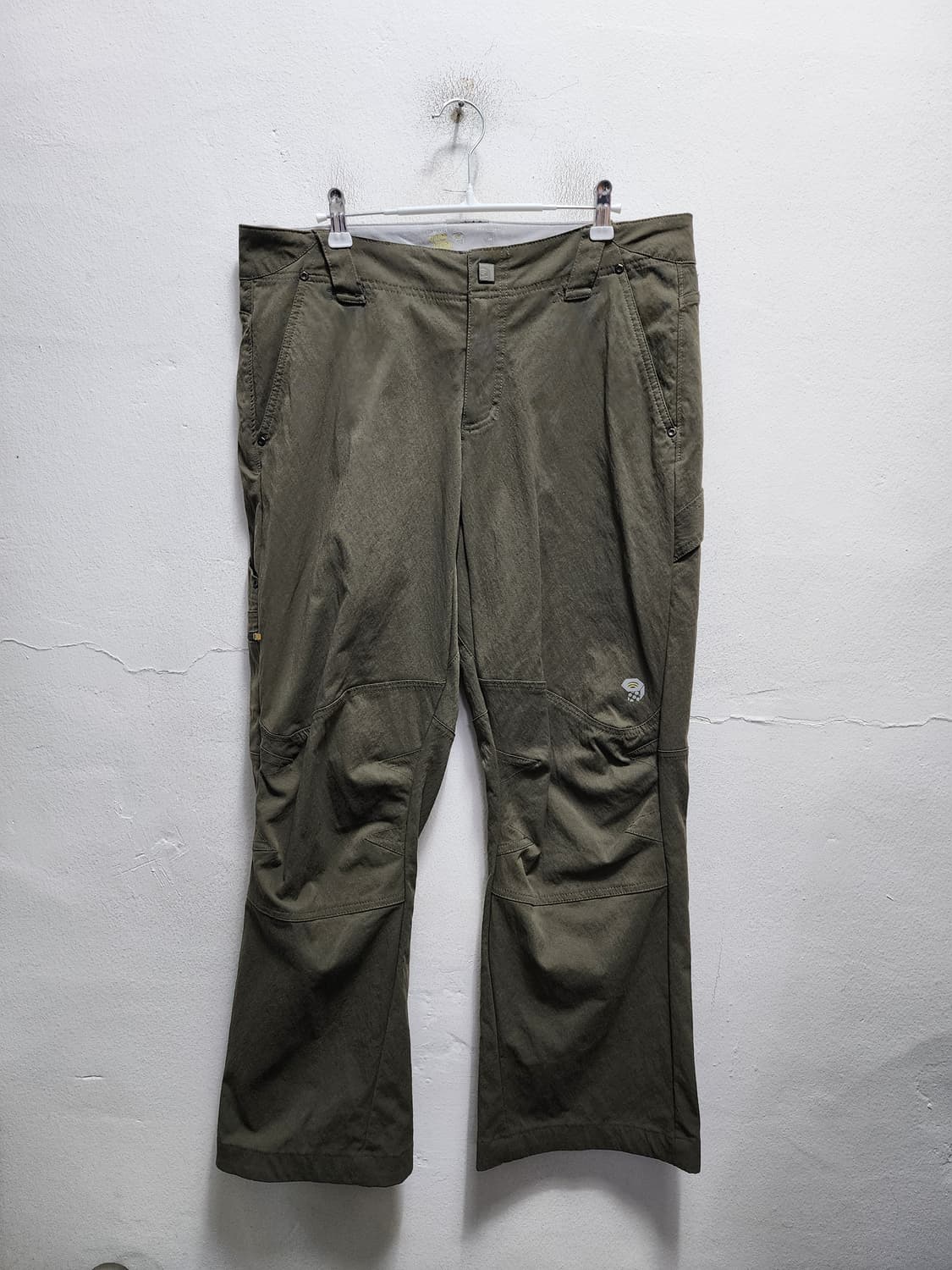 마운틴 하드웨어 카키색 카고바지 상품이미지1