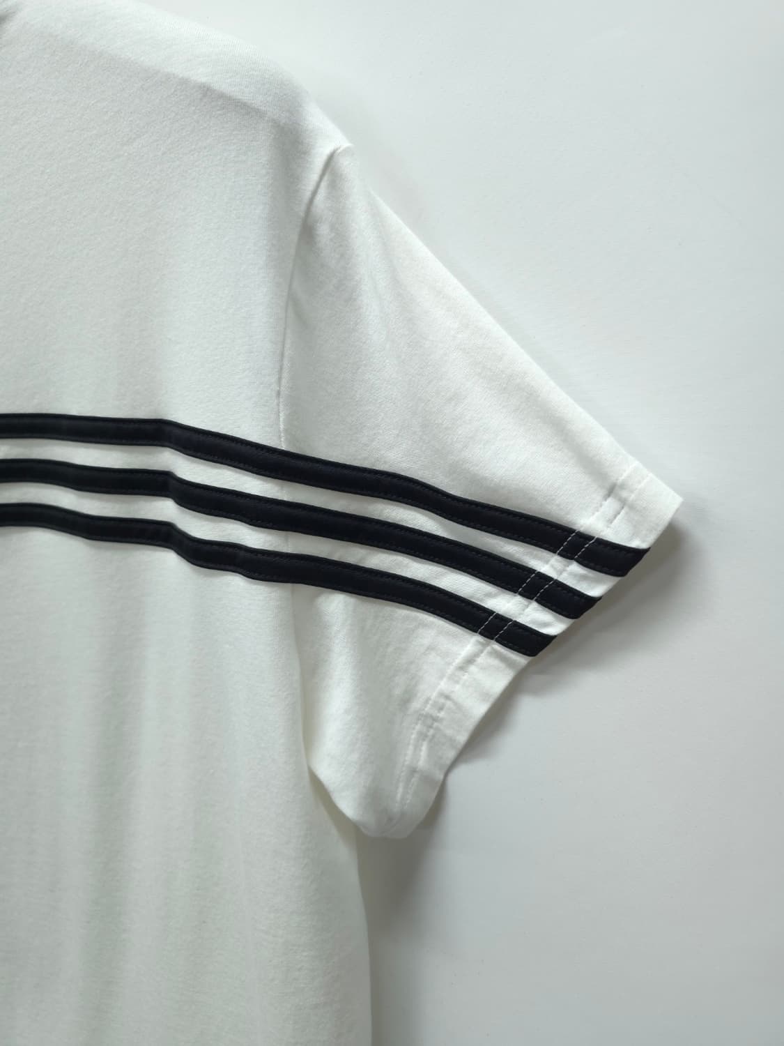 아디다스 여성 백라인 3선 스트라이프 로고 반팔 티셔츠 (~66) 상품이미지9