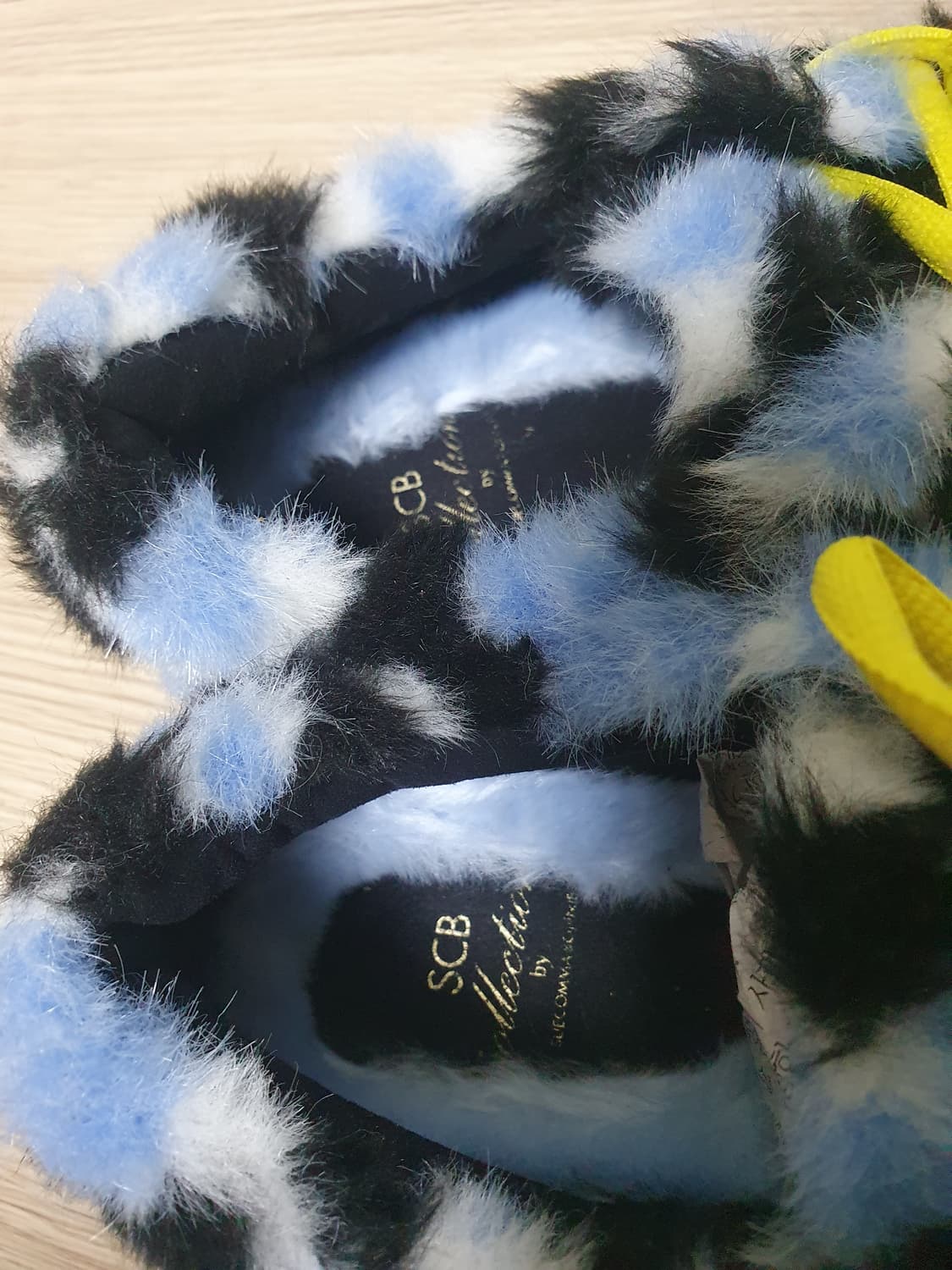 슈콤마보니 털 스니커즈 245 상품이미지8