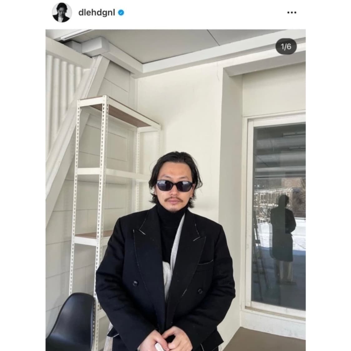 더 뮤지엄 비지터 블루밍 로우 엣지 울 코트 블랙 상품이미지2