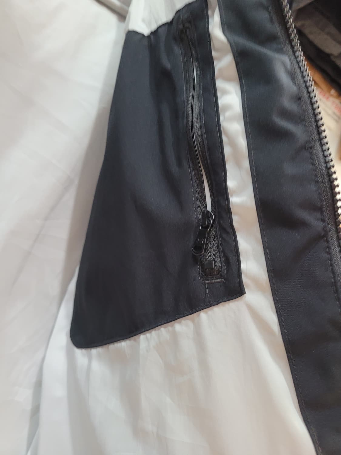 언더아머 블랙 다운 패딩 점퍼 오리털 상품이미지4